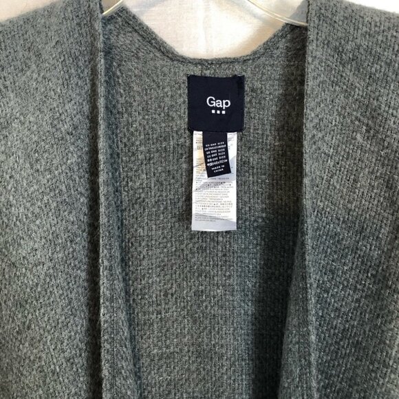 NWOT. Gap Grey Poncho One Size Fits  All 100% Acrylic - Picture 3 of 9